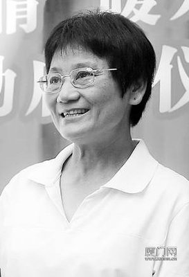 空巢老人家里來了志愿者_(dá)廈門日?qǐng)?bào)電子報(bào)[20100816]_廈門網(wǎng)